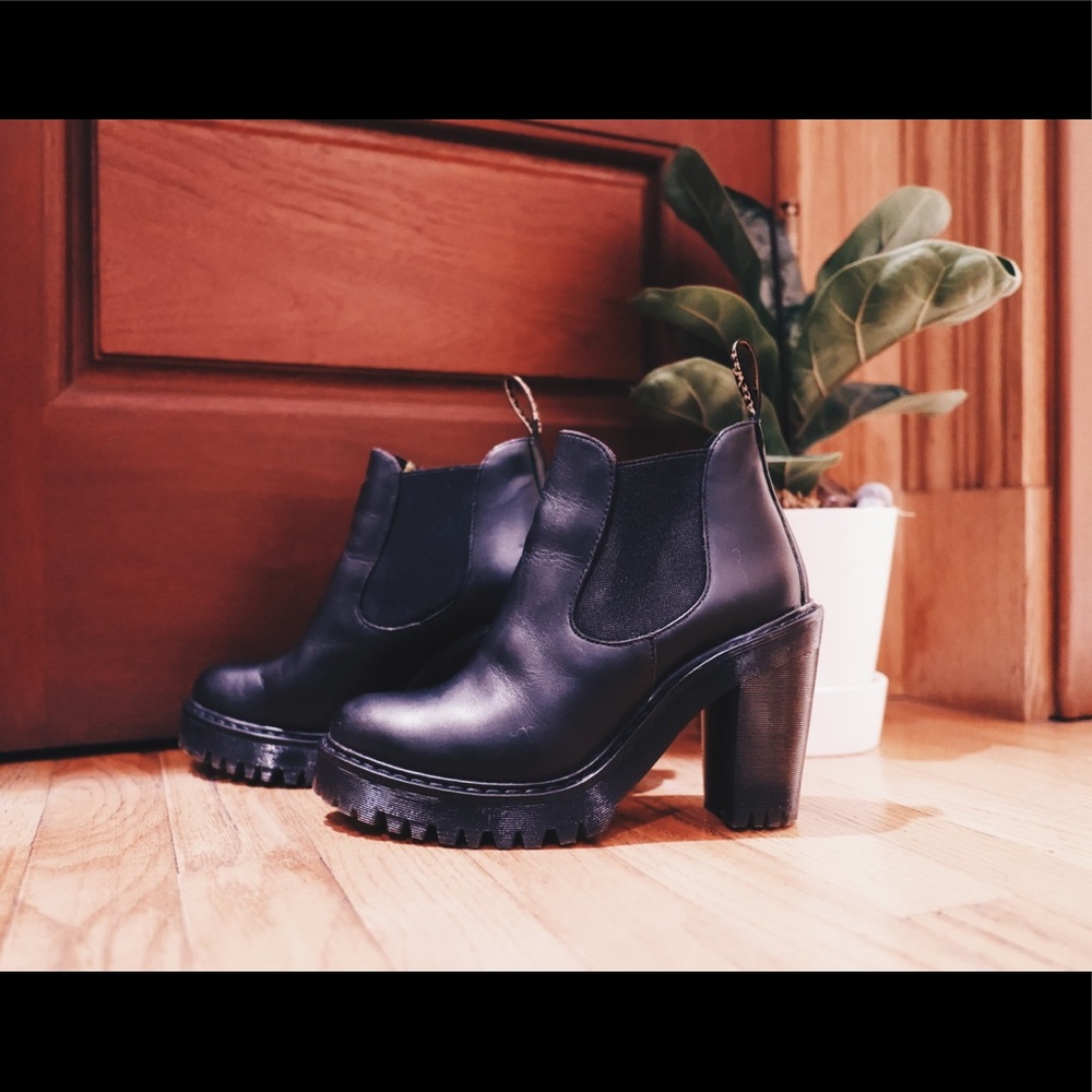 Dr. Martens Leather Heeled Chelsea - 7 /Hurston